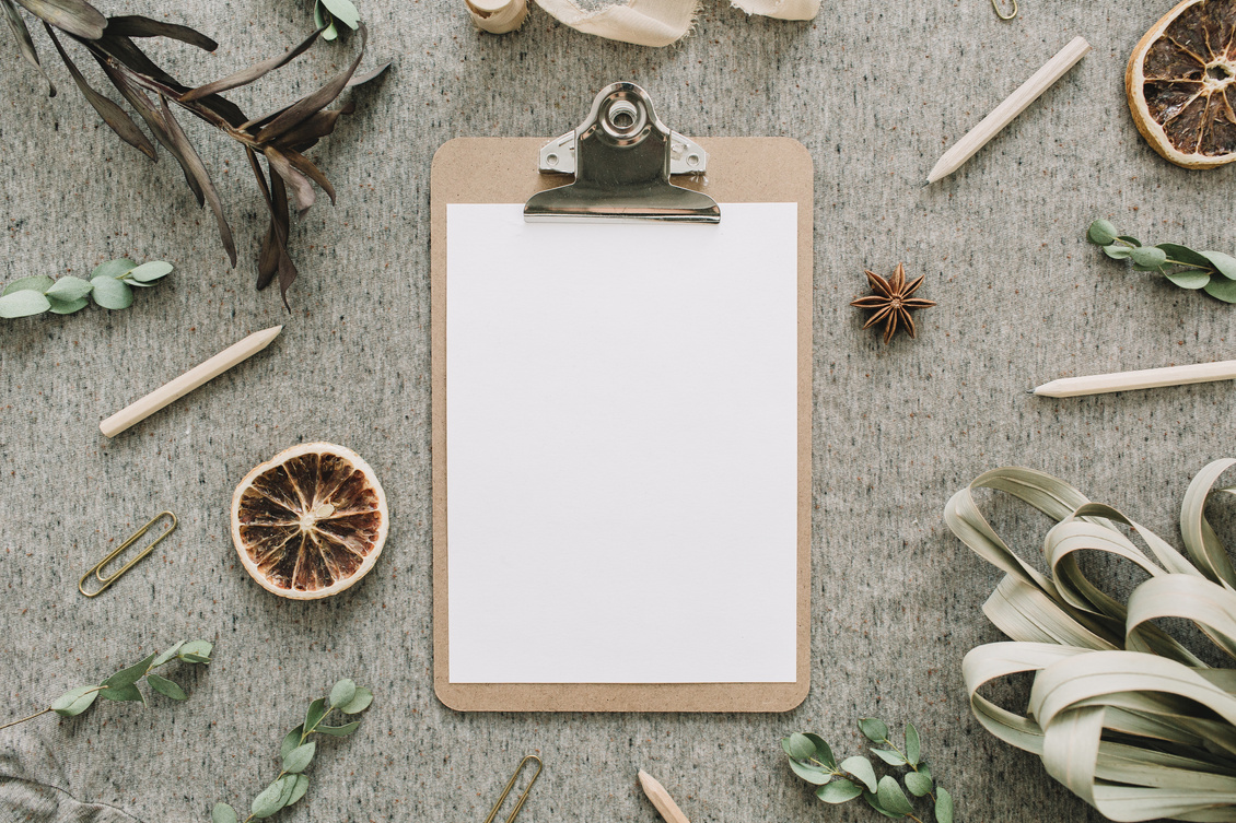 Clipboard With Clean Paper Mockup